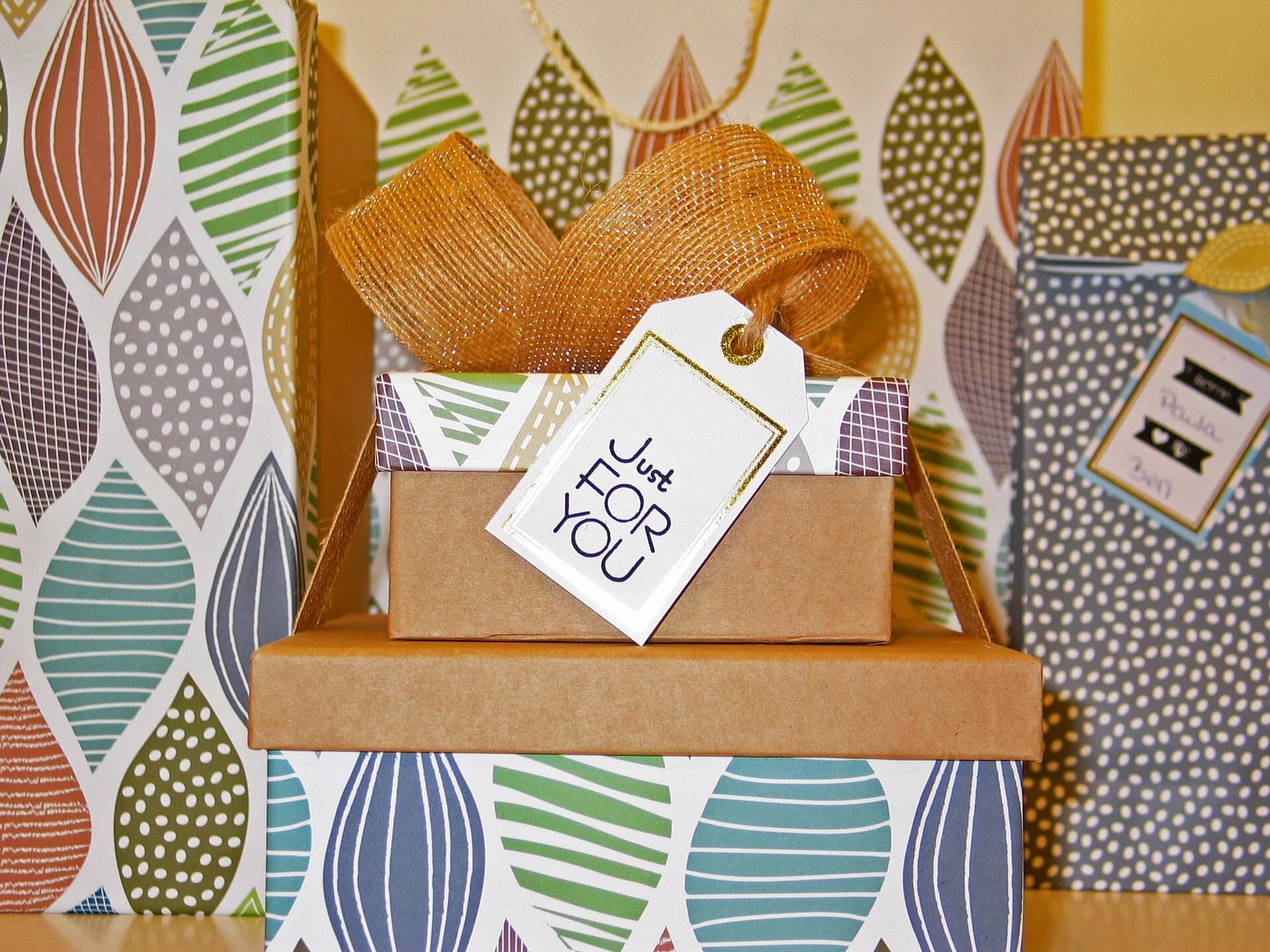 parcel-g53f7906eb_1920 (1)